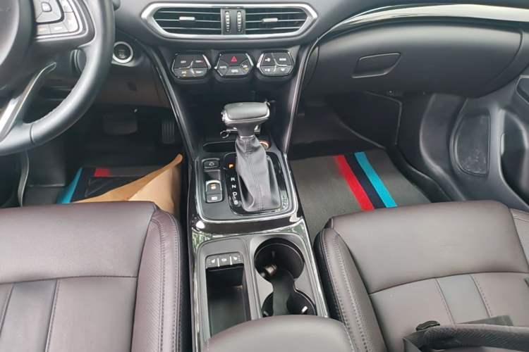 Used GAC Trumpchi GS4 2018 235T Automatic Two-Wheel Drive Luxury Smart Connectivity Version Gear Lever