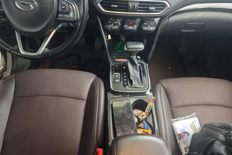 Used GAC Trumpchi GS4 2018 235T Automatic Two-Wheel Drive Luxury Smart Connectivity Millionth Anniversary Edition Gear Lever