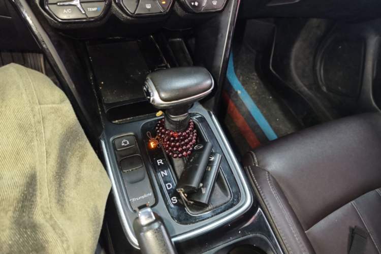 Used GAC Trumpchi GS4 2018 200T G-DCT Two-Wheel Drive Elite Edition Gear Lever