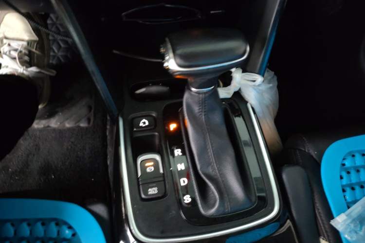 Used GAC Trumpchi GS4 2018 235T Automatic Two-Wheel Drive Elite Millionth Anniversary Edition Gear Lever