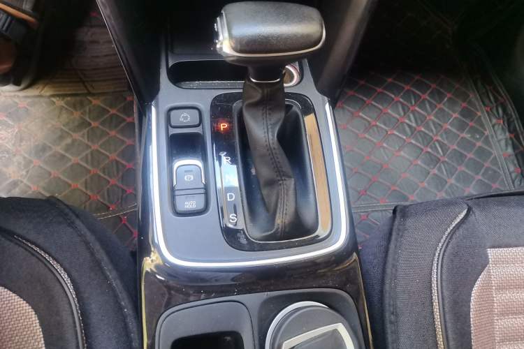 Used GAC Trumpchi GS4 2018 235T Automatic Two-Wheel Drive Elite Millionth Anniversary Edition Gear Lever