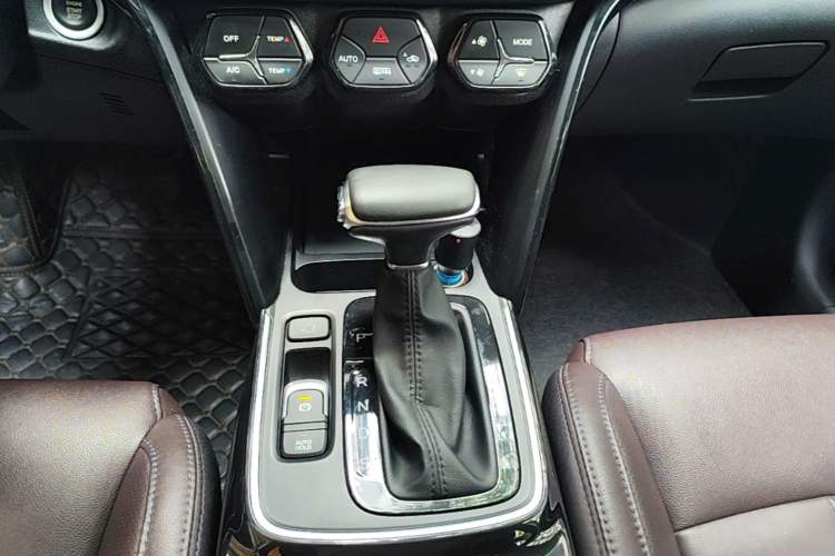 Used GAC Trumpchi GS4 2018 235T Automatic Two-Wheel Drive Luxury Smart Connectivity Version Gear Lever