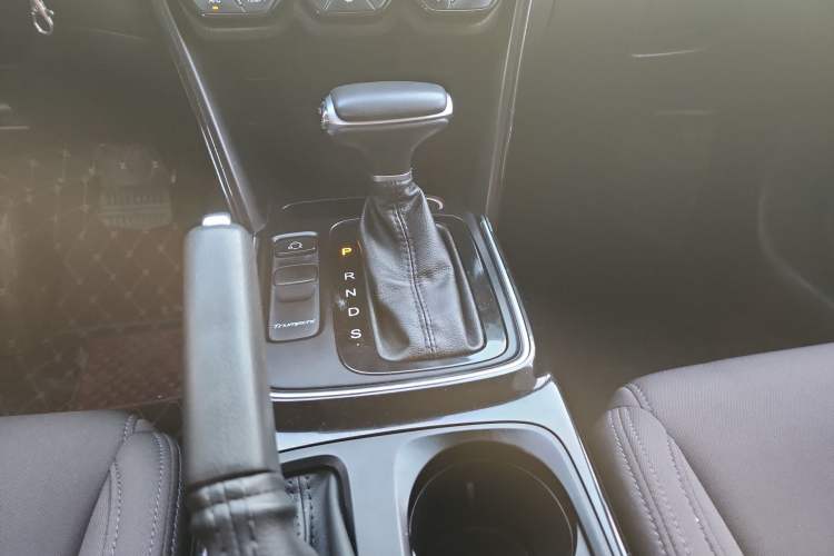 Used GAC Trumpchi GS4 2018 200T G-DCT Two-Wheel Drive Comfort Edition Gear Lever