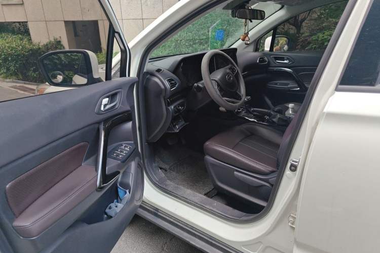 Used GAC Trumpchi GS4 2018 200T G-DCT Two-Wheel Drive Elite Edition Interior 3