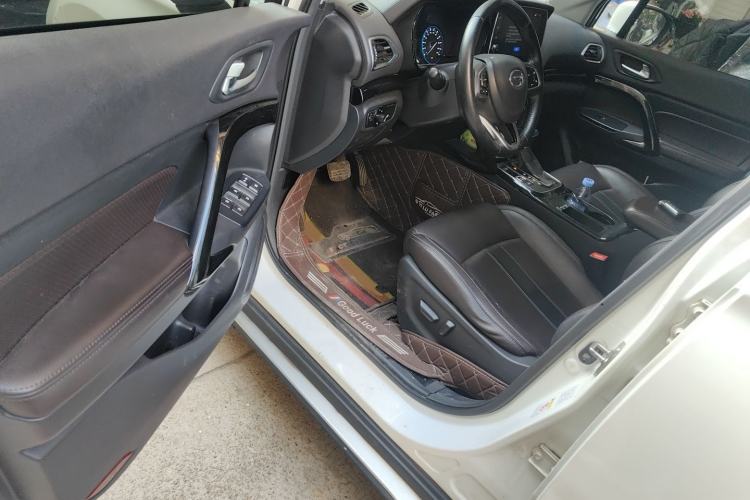 Used GAC Trumpchi GS4 2018 235T Automatic Two-Wheel Drive Luxury Smart Connectivity Version Interior 3