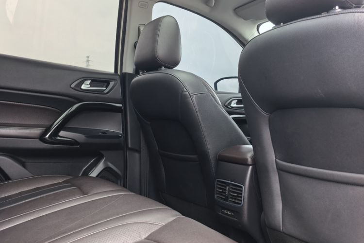 Used GAC Trumpchi GS4 2018 235T Automatic Two-Wheel-Drive Supreme Edition Interior 3