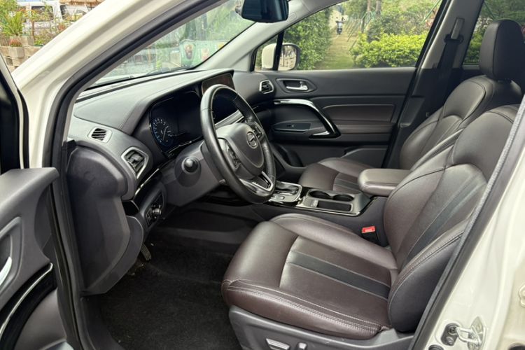 Used GAC Trumpchi GS4 2018 235T Automatic Two-Wheel Drive Luxury Smart Connectivity Version Interior 4