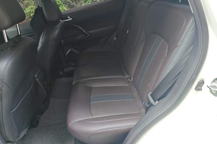 Used GAC Trumpchi GS4 2018 200T G-DCT Two-Wheel Drive Elite Edition Interior 4