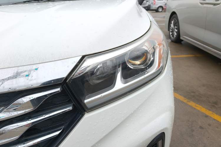 Used GAC Trumpchi GS4 2018 235T Automatic Two-Wheel Drive Luxury Smart Connectivity Version Left Front Headlight
