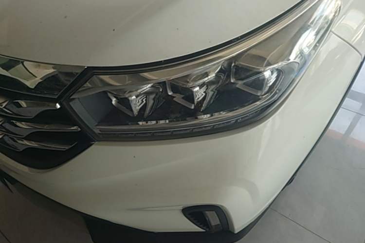 Used GAC Trumpchi GS4 2018 235T Automatic Two-Wheel Drive Luxury Smart Connectivity Version Left Front Headlight