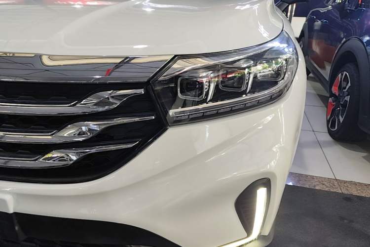 Used GAC Trumpchi GS4 2018 235T Automatic Two-Wheel Drive Luxury Smart Connectivity Millionth Anniversary Edition Left Front Headlight