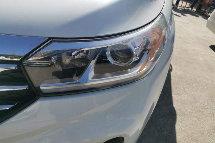 Used GAC Trumpchi GS4 2018 235T Automatic Two-Wheel Drive Elite Millionth Anniversary Edition Left Front Headlight