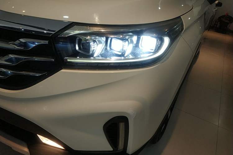 Used GAC Trumpchi GS4 2018 235T Automatic Two-Wheel Drive Luxury Smart Connectivity Millionth Anniversary Edition Left Front Headlight