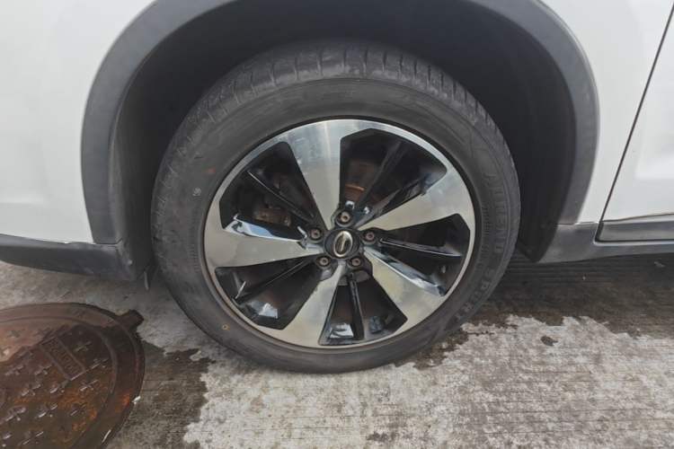 Used GAC Trumpchi GS4 2018 235T Automatic Two-Wheel Drive Luxury Smart Connectivity Version Left Front Wheel Hub