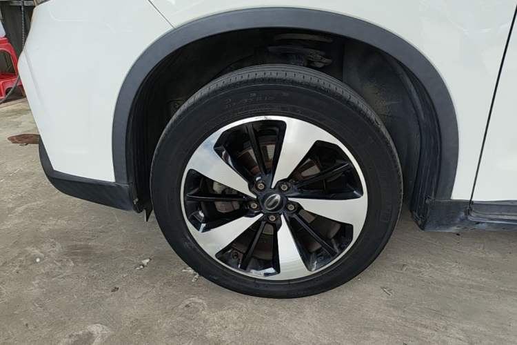 Used GAC Trumpchi GS4 2018 235T Automatic Two-Wheel Drive Luxury Smart Connectivity Version Left Front Wheel Hub