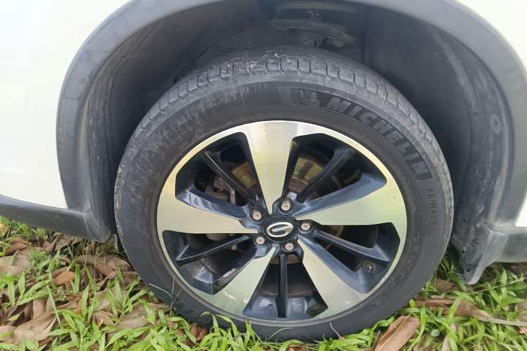 Used GAC Trumpchi GS4 2018 235T Automatic Two-Wheel Drive Luxury Smart Connectivity Version Left Front Wheel Hub