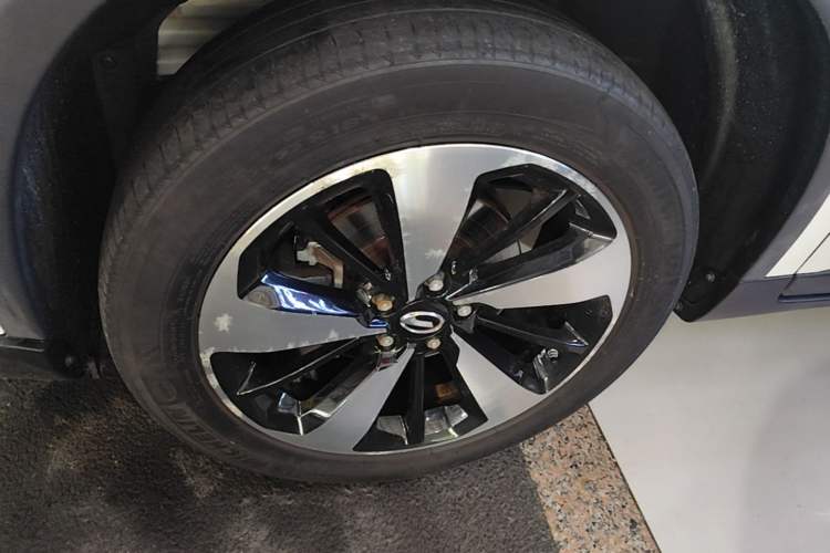 Used GAC Trumpchi GS4 2018 235T Automatic Two-Wheel Drive Luxury Smart Connectivity Millionth Anniversary Edition Left Front Wheel Hub