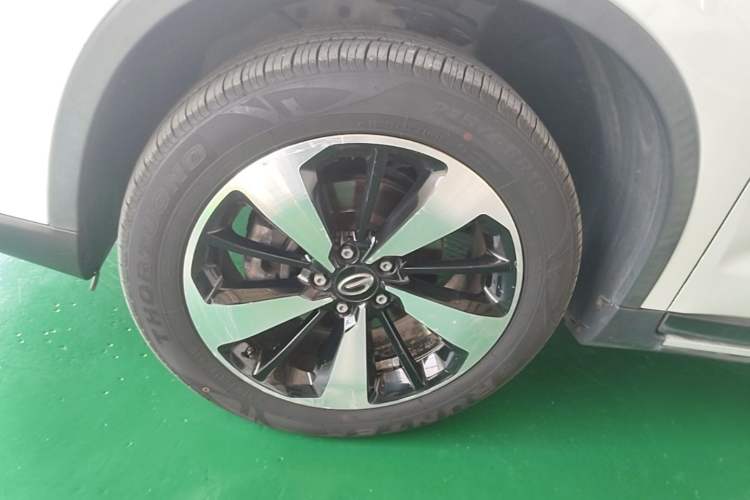 Used GAC Trumpchi GS4 2018 235T Automatic Two-Wheel Drive Luxury Smart Connectivity Millionth Anniversary Edition Left Front Wheel Hub