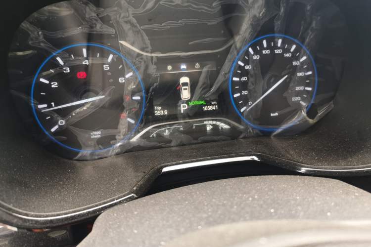 Used GAC Trumpchi GS4 2018 235T Automatic All-Wheel Drive Luxury Smart Connectivity Model Odometer Close Up