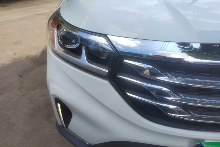 Used GAC Trumpchi GS4 2018 235T Automatic Two-Wheel Drive Elite Millionth Anniversary Edition Right Front Headlight