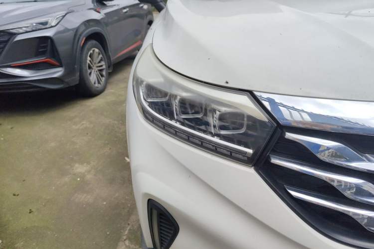 Used GAC Trumpchi GS4 2018 235T Automatic Two-Wheel-Drive Supreme Edition Right Front Headlight