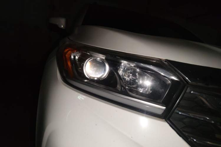 Used GAC Trumpchi GS4 2018 235T Automatic Two-Wheel Drive Elite Edition Right Front Headlight