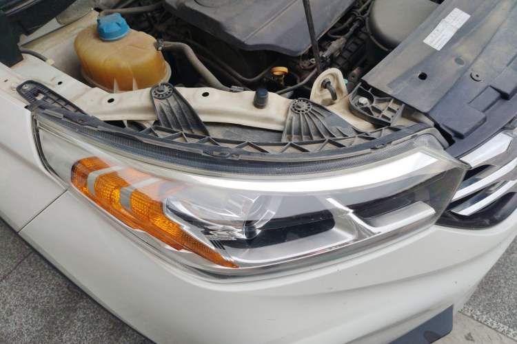 Used GAC Trumpchi GS4 2018 235T Automatic Two-Wheel Drive Elite Edition Right Front Headlight