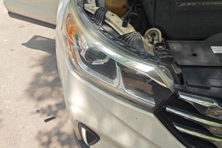Used GAC Trumpchi GS4 2018 235T Automatic Two-Wheel Drive Luxury Smart Connectivity Version Right Front Headlight