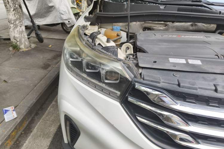 Used GAC Trumpchi GS4 2018 235T Automatic Two-Wheel Drive Luxury Smart Connectivity Millionth Anniversary Edition Right Front Headlight