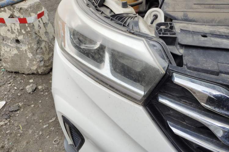 Used GAC Trumpchi GS4 2018 235T Automatic Two-Wheel Drive Elite Edition Right Front Headlight