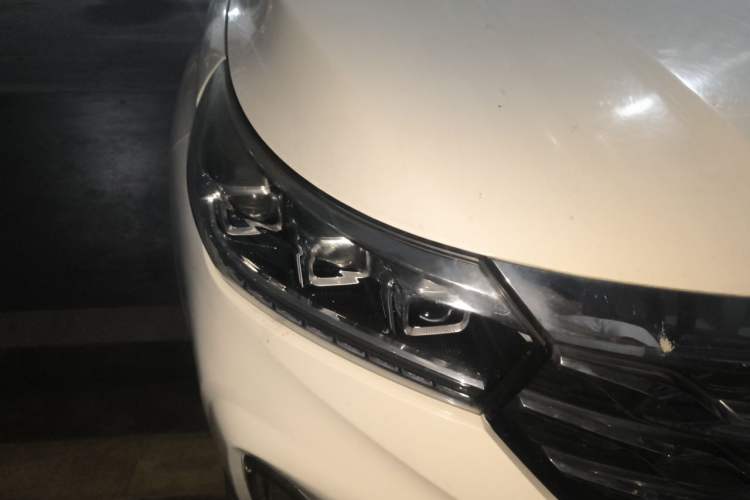 Used GAC Trumpchi GS4 2018 235T Automatic Two-Wheel Drive Luxury Smart Connectivity Millionth Anniversary Edition Right Front Headlight