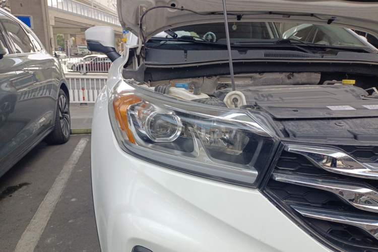 Used GAC Trumpchi GS4 2018 235T Automatic Two-Wheel Drive Luxury Smart Connectivity Version Right Front Headlight