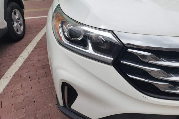 Used GAC Trumpchi GS4 2018 235T Automatic All-Wheel Drive Luxury Smart Connectivity Model Right Front Headlight