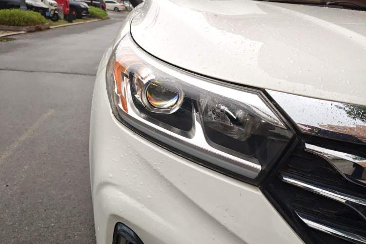 Used GAC Trumpchi GS4 2018 200T G-DCT Two-Wheel Drive Elite Edition Right Front Headlight