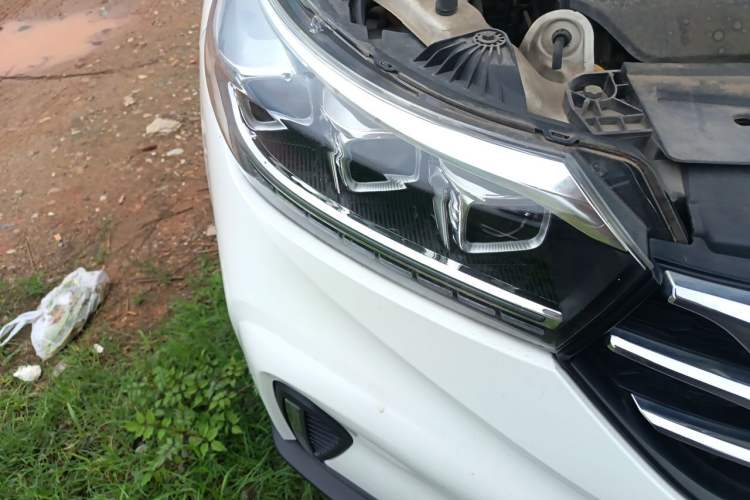 Used GAC Trumpchi GS4 2018 235T Automatic Two-Wheel Drive Luxury Smart Connectivity Millionth Anniversary Edition Right Front Headlight