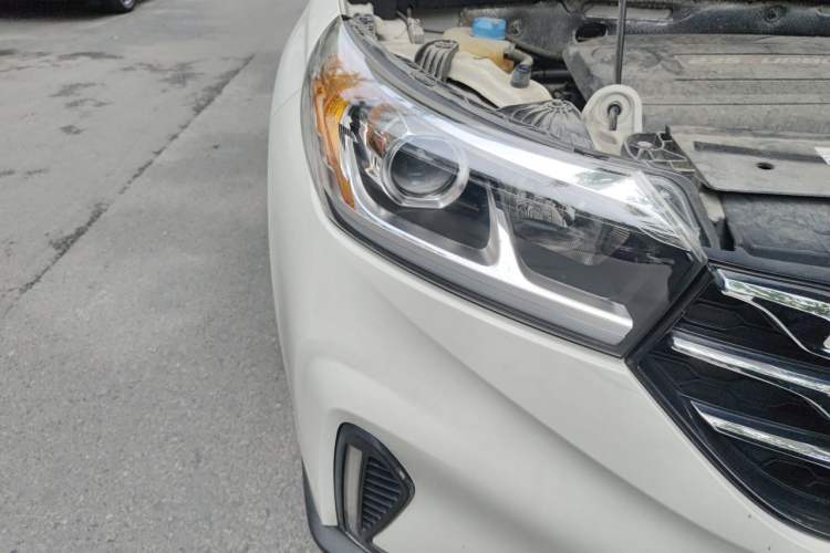 Used GAC Trumpchi GS4 2018 235T Automatic Two-Wheel Drive Elite Millionth Anniversary Edition Right Front Headlight