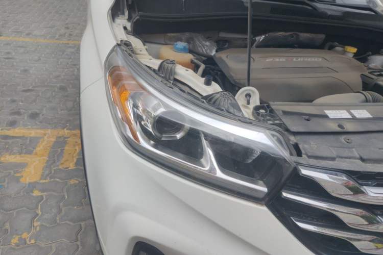 Used GAC Trumpchi GS4 2018 235T Automatic Two-Wheel Drive Luxury Smart Connectivity Version Right Front Headlight