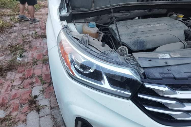 Used GAC Trumpchi GS4 2018 235T Automatic Two-Wheel Drive Luxury Smart Connectivity Version Right Front Headlight