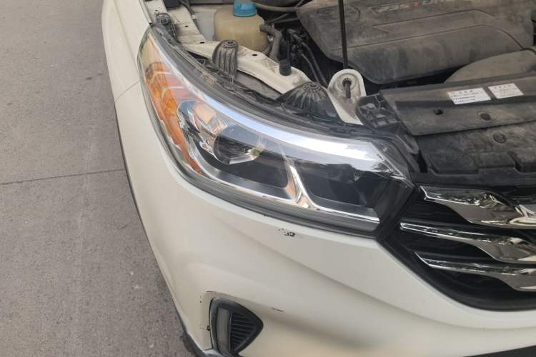 Used GAC Trumpchi GS4 2018 235T Automatic Two-Wheel Drive Luxury Smart Connectivity Version Right Front Headlight