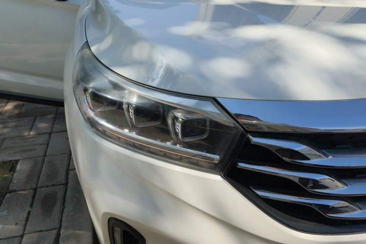 Used GAC Trumpchi GS4 2018 235T Automatic Two-Wheel Drive Luxury Smart Connectivity Millionth Anniversary Edition Right Front Headlight
