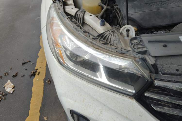 Used GAC Trumpchi GS4 2018 235T Automatic Two-Wheel Drive Luxury Smart Connectivity Version Right Front Headlight