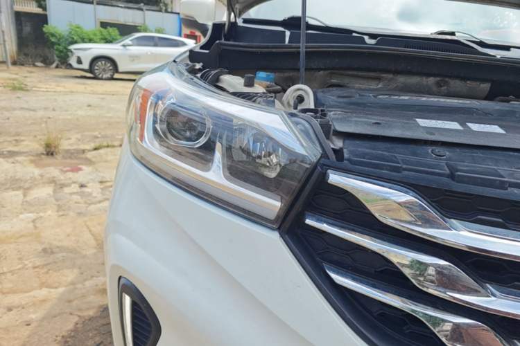 Used GAC Trumpchi GS4 2018 235T Automatic Two-Wheel Drive Elite Millionth Anniversary Edition Right Front Headlight