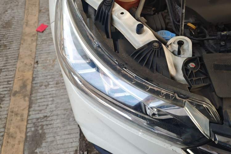 Used GAC Trumpchi GS4 2018 235T Automatic Two-Wheel Drive Luxury Smart Connectivity Millionth Anniversary Edition Right Front Headlight