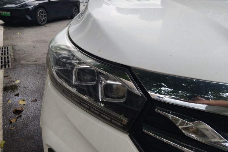 Used GAC Trumpchi GS4 2018 235T Automatic Two-Wheel Drive Luxury Smart Connectivity Millionth Anniversary Edition Right Front Headlight