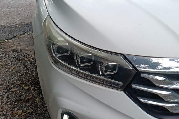 Used GAC Trumpchi GS4 2018 235T Automatic Two-Wheel Drive Luxury Smart Connectivity Millionth Anniversary Edition Right Front Headlight