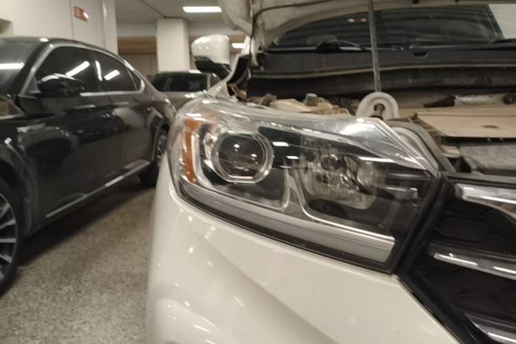 Used GAC Trumpchi GS4 2018 200T Manual Two-Wheel Drive Elite Edition Right Front Headlight