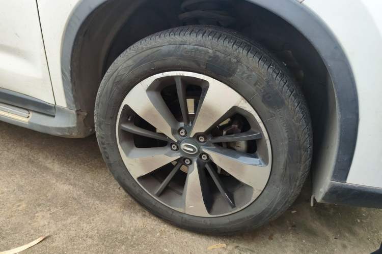 Used GAC Trumpchi GS4 2018 235T Automatic Two-Wheel-Drive Supreme Edition Right Front Wheel Hub