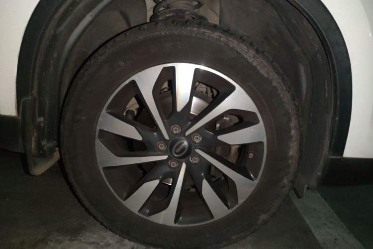 Used GAC Trumpchi GS4 2018 235T Automatic Two-Wheel Drive Elite Edition Right Front Wheel Hub