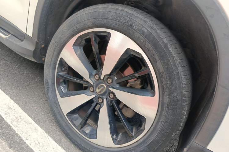 Used GAC Trumpchi GS4 2018 235T Automatic Two-Wheel Drive Luxury Smart Connectivity Millionth Anniversary Edition Right Front Wheel Hub