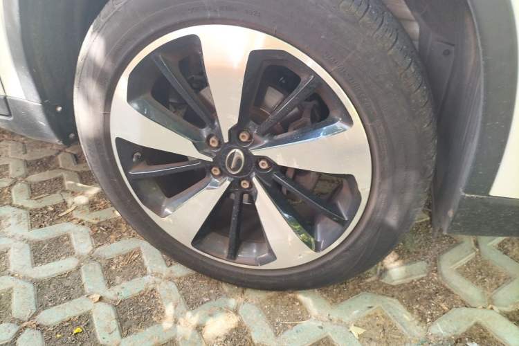 Used GAC Trumpchi GS4 2018 235T Manual Two-Wheel Drive Luxury Edition Right Front Wheel Hub